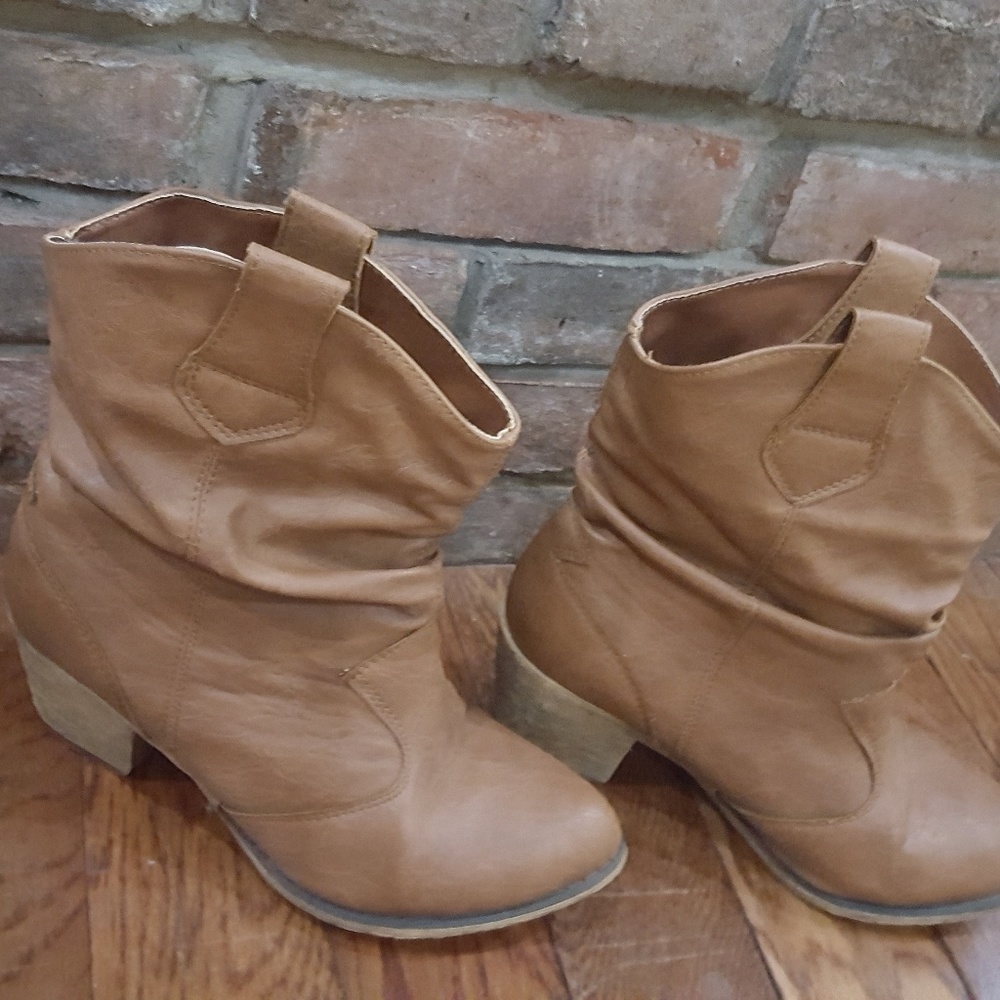 Light brown short boots